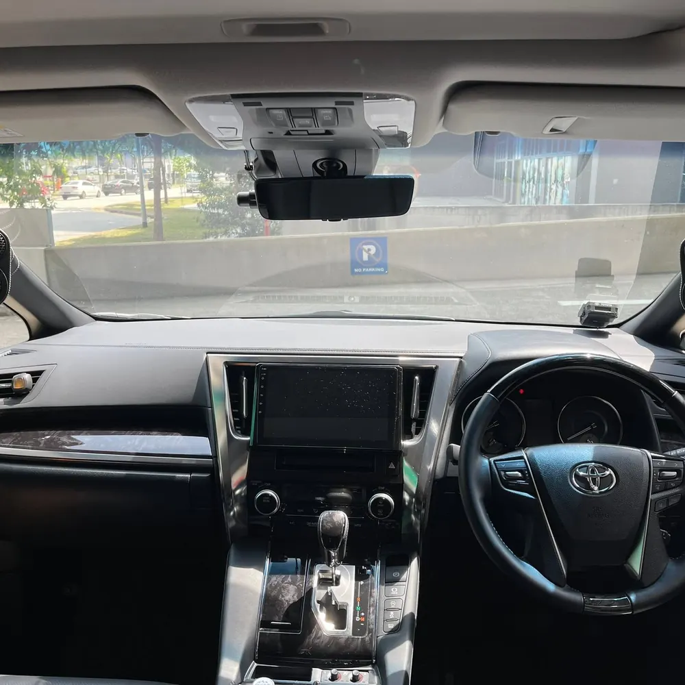 Android head unit upgrade in a Toyota Alphard interior